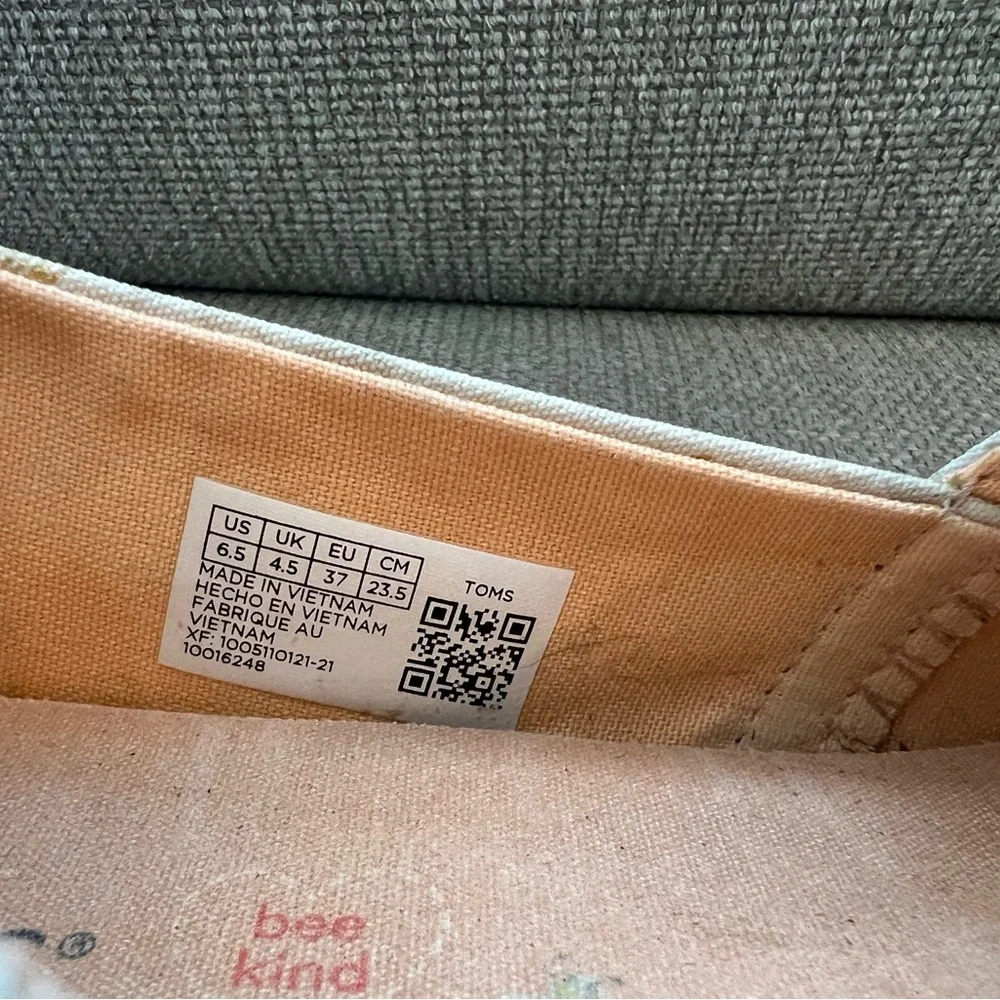 TOMS Alpargata Cream and Gold Bumble Bee Honeycomb Casual Canvas Flats Size 6.5